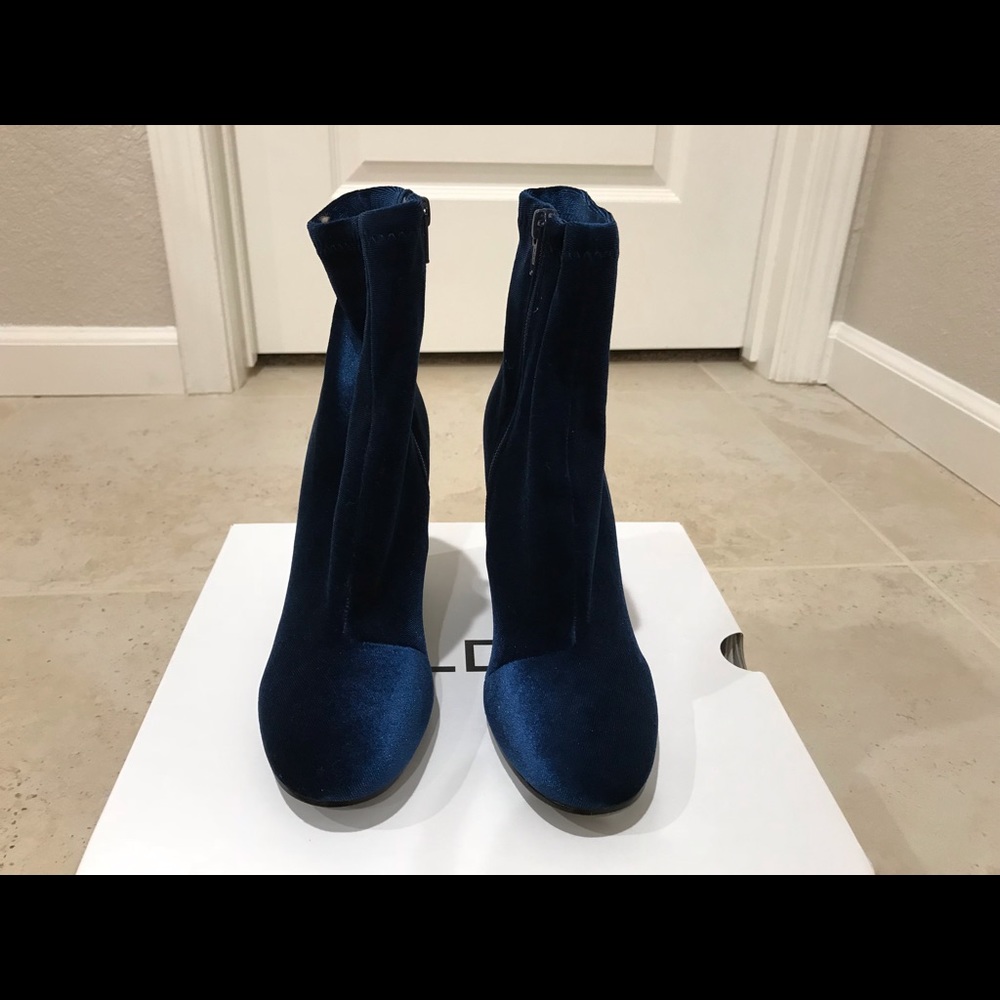 NWB Women’s Aldo Cassydie Navy Boots Size 6